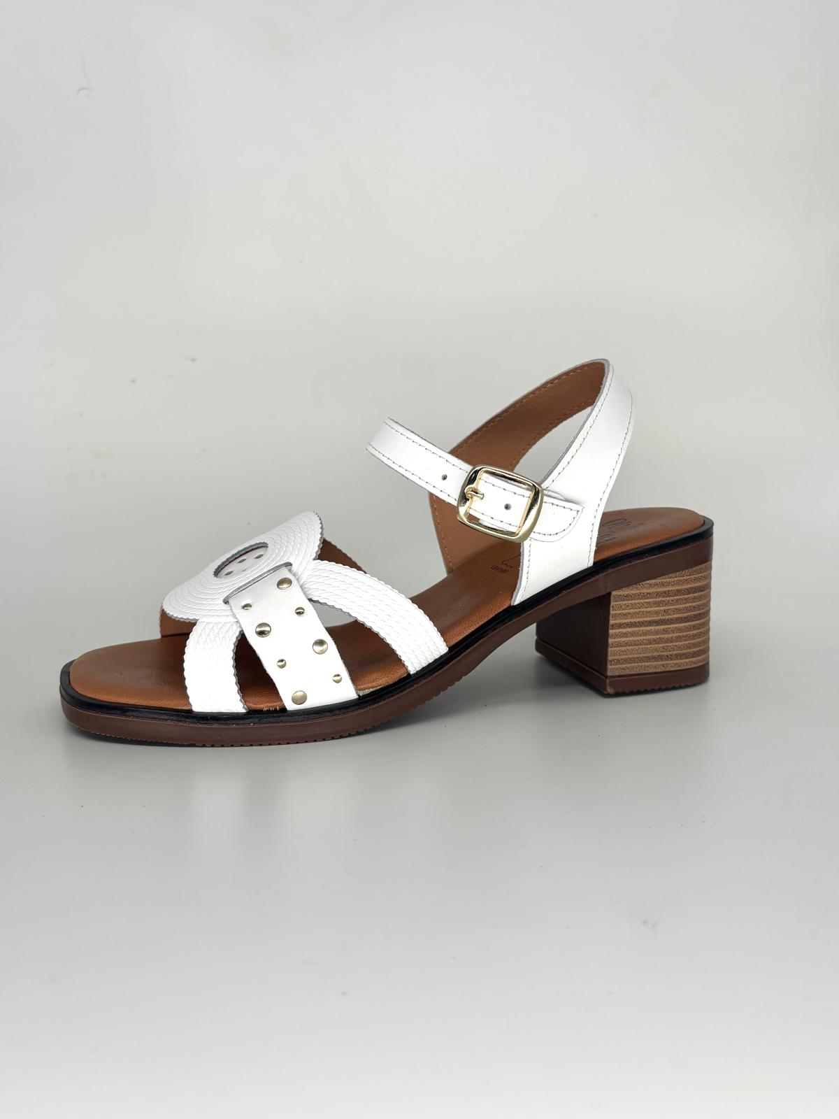 Esclava de tacón alto de piel en color blanco