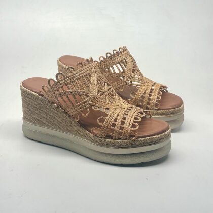 Sandalias de cuña alta Arezzo en rafia