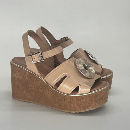 Sandalias pequeñas con cuña alta Cortina Petite color crema · Número 33-34