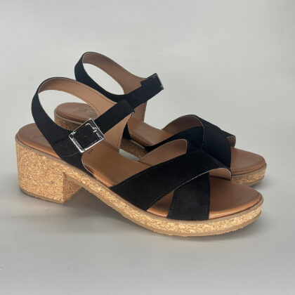 Sandalias negras o amarillas con tacón medio Noto Plus · Talla 42-46