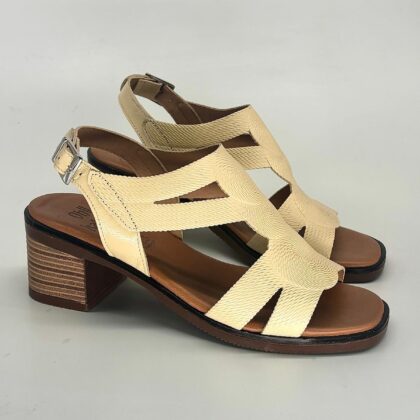 Sandalias de tacón medio Pienza en beig y marrón