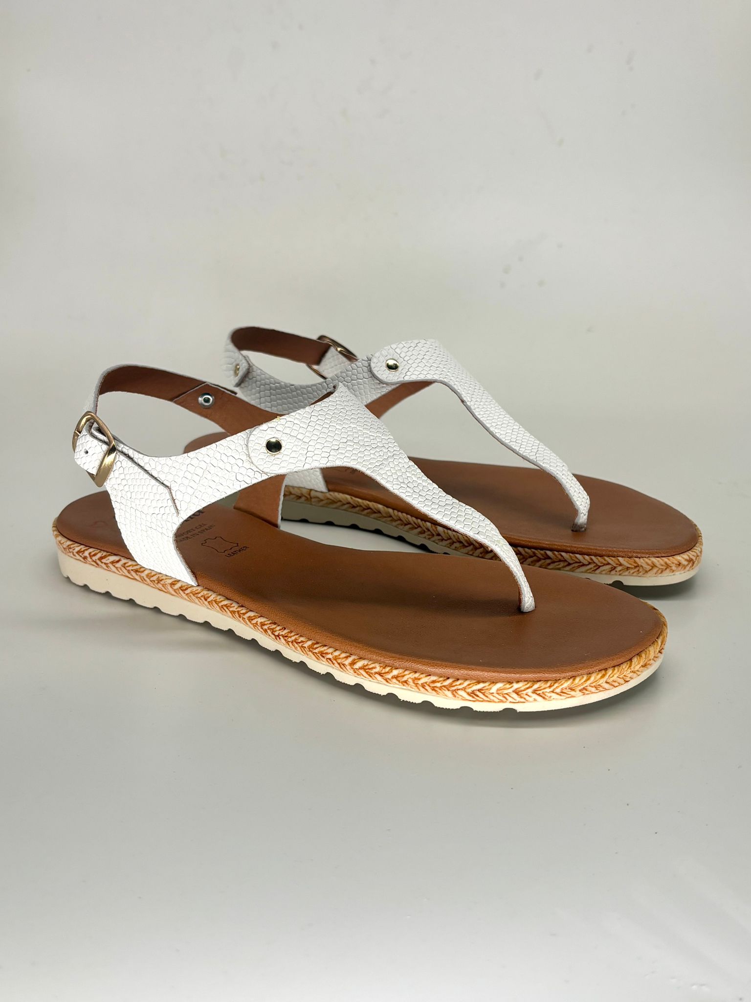 Sandalias blancas planas de piel para mujer ROMA