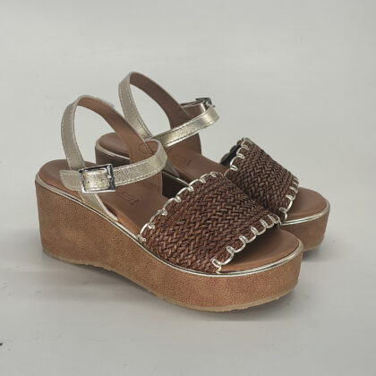 Sandalias número 34 y 33 cuña media Trento Petite marrón · Talla pequeña mujer