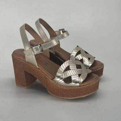 Sandalias número 33 y 34 con tacón alto Orbieto Petite plateada